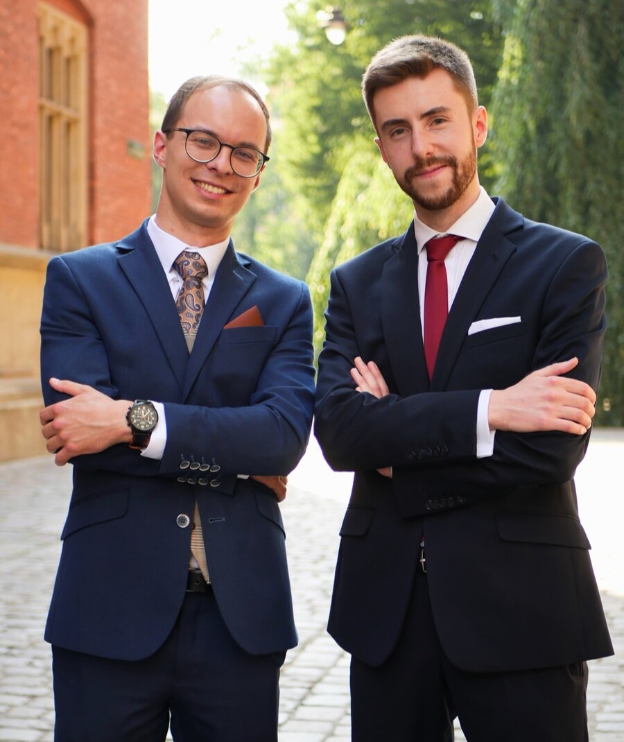 Szymon Kwapiszewski i Bartłomiej Dzierwa, twórcy kursu maturalnego z historii